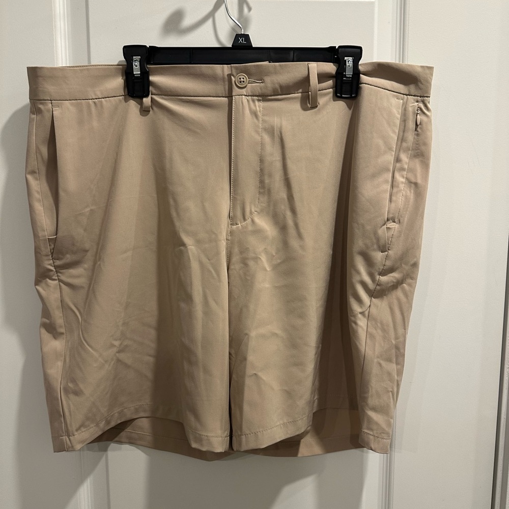 Men’s golf shorts